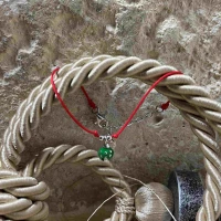 Bracciale cordino rosso e charm  cod: JCB0914