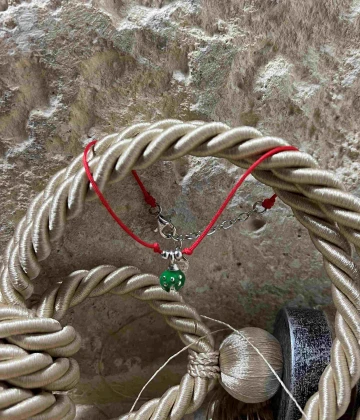 Bracciale cordino rosso e charm  cod: JCB0914