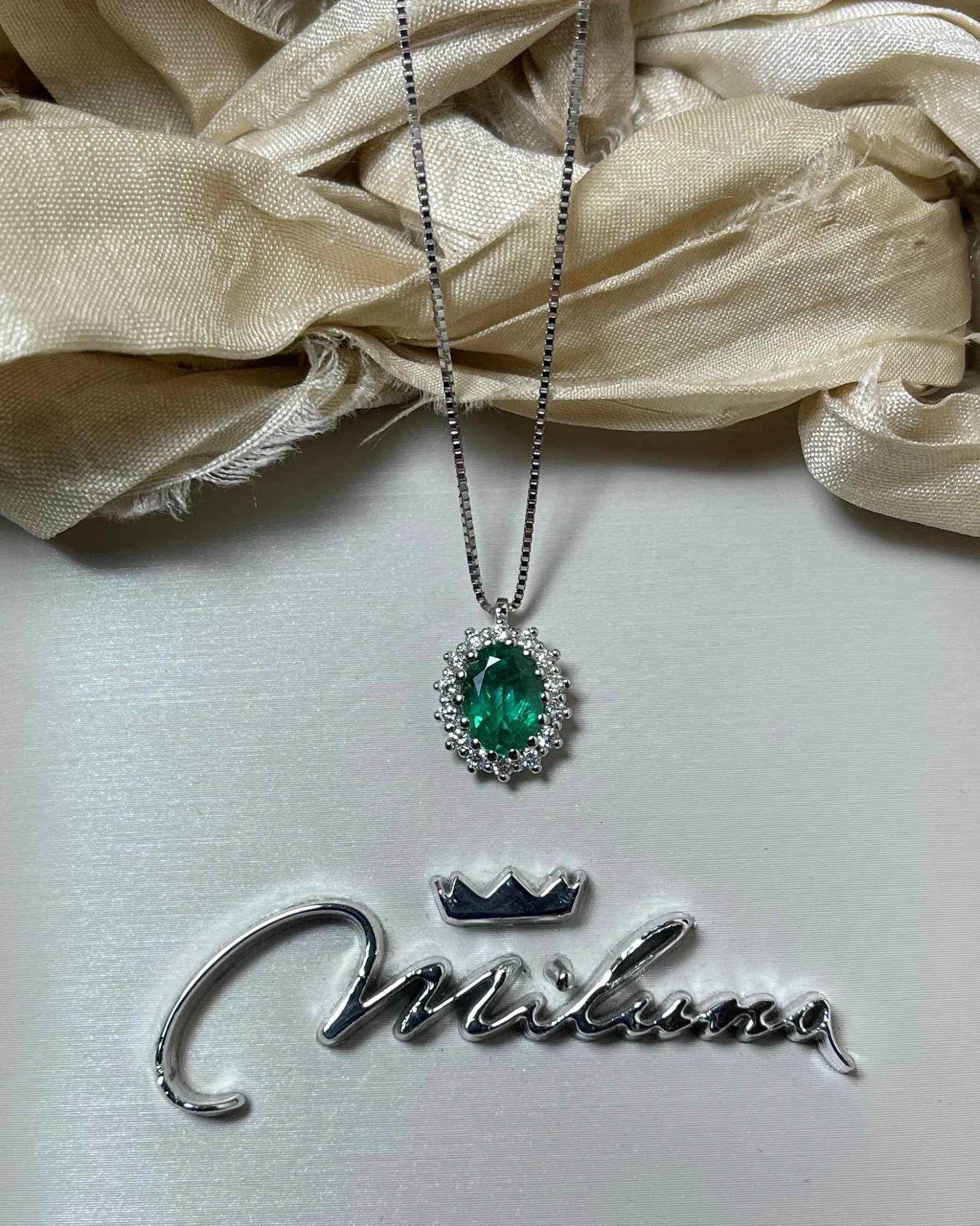 013 MIluna Collana oro bianco con smeraldo e brillanti cod: CLD4134