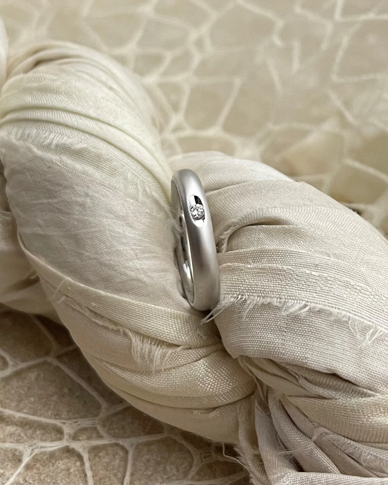 015 Anteo fede in oro bianco con brillanti  cod: 9820B