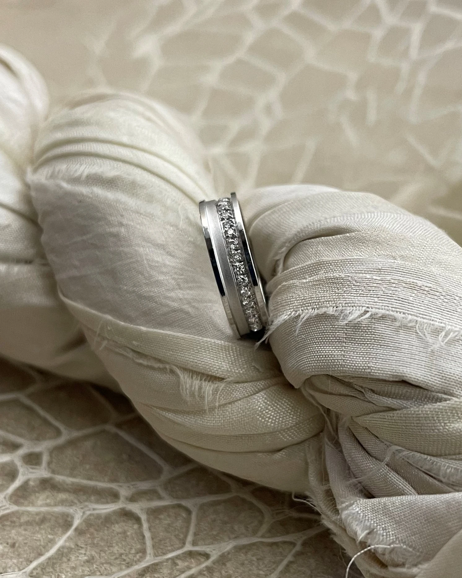 015 Anteo fede in oro bianco con brillanti  cod: T141