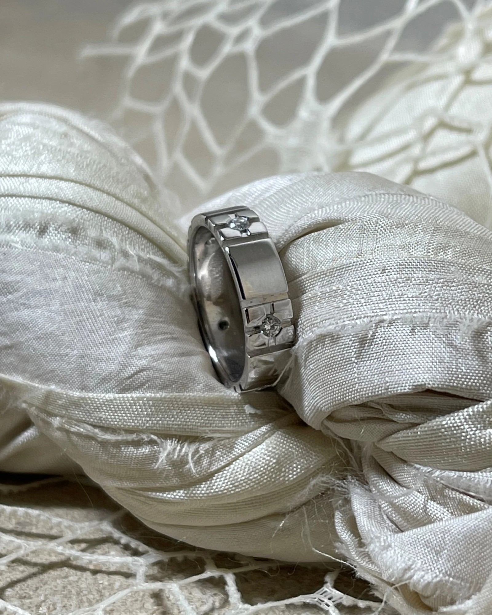 015 Anteo fede in oro bianco con brillanti  cod: T131/5