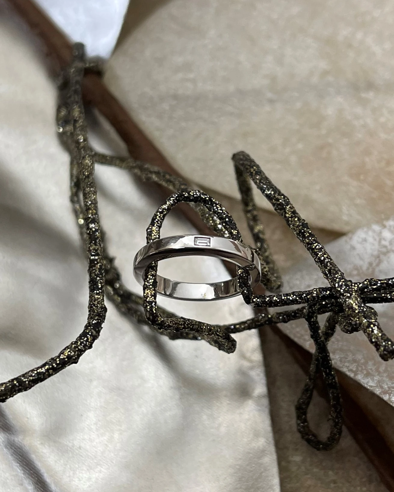 014 Polello fede in oro bianco con brillanti  cod: G1913DB