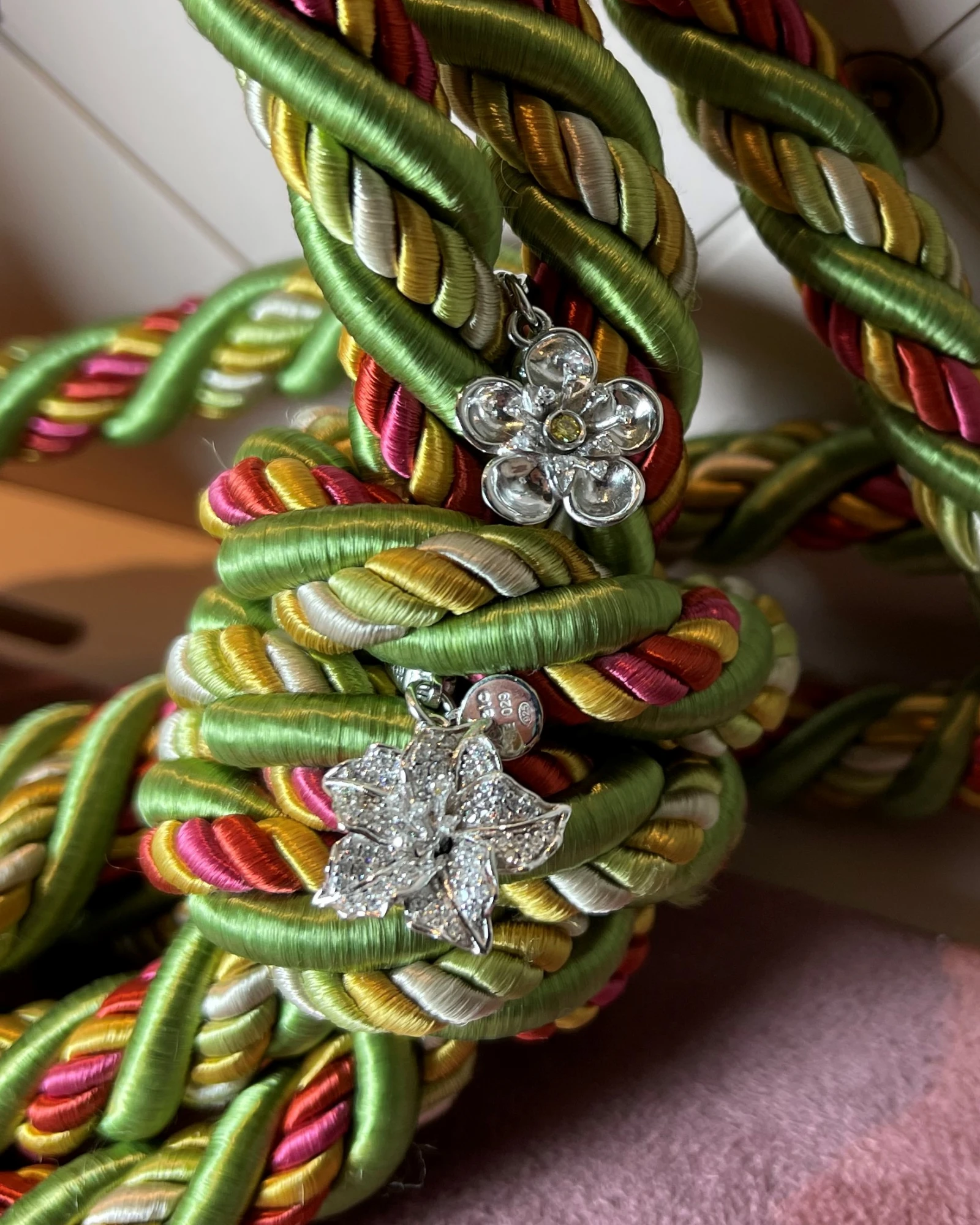 022 Rosato Charm argento con zirconi cod: RSE029